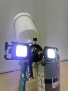 Latarka lakiernicza lampka LED na pistolet lakierniczy