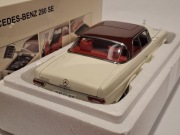 AUTOart Mercedes 280SE W108 1/18