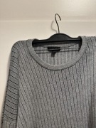 Sweterek męski COS w pięknym kolorze