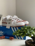 Adidas Forum Low w rozmiarze EUR 42