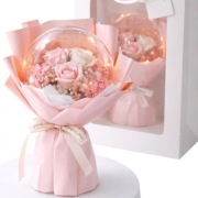 Bukiet zapachowych kwiatów mydlanych w torebce na prezent świecące LED 