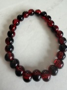 Bransoletka szklana 8 mm – czerwono-czarna