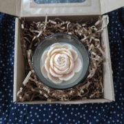 Świeca sojowa  "Flora Whisper" z piwonią, Robea, Simple, Dzień Babci