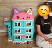 Duży Koci domek Gabi 61 cm figurki mebelki Gabbys Dollhouse dźwięk 