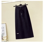 czarna dzianinowa spódnica prążkowana spódniczka midi