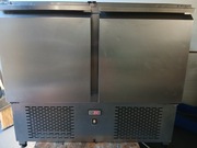 Dora Metal DM-S-95044 stół chłodniczy 2drzwiowy podblatowy 950x700x850