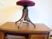 Taboret tapicerowany do pianina itp.