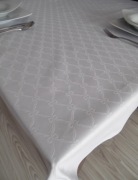 Biały obrus w kokardki 120 x 160 / 180 / 200