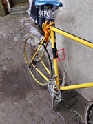 Rower szosowy uszkodzony 