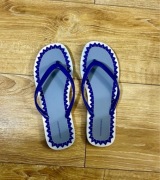 Klapki Armani w rozmiarze 38, stan bardzo dobry