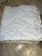 Antyalergiczna kołdra całoroczna 140x200 300 g lekka NOWA