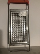 Zabytkowa tarka do warzyw „Pyza” pamiątka z PRL