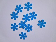 Scrapki kwiatki 10 szt. 25 mm chabrowe  gramatura 160 g/m2