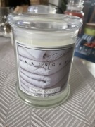 Kringle świeca Warm Cotton 411g średnia dwa knoty 