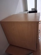 Kontenerek bukowy do biurka