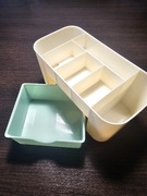 Pojemnik, organizer na kosmetyki ze schowkiem. Na pędzle, szminki.