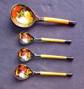 Zestaw 4 łyżek drewnianych Chochłoma, CCCP. Rękodzieło rosyjskie.