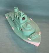 Stara zabawka - łódź portowa, holownik - PRL, lata 70-80 XX wieku.