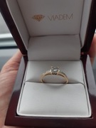 Złoty pierścionek zaręczynowy 585 diamenty 0,10 ct