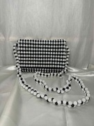 Torebka z perełek biało-czarna – elegancja w wyjątkowym wydaniu!
