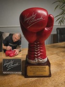 Rękawica bokserska- statuetka z podpisem i dedykacją Krzysztofa Głowackiego