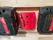 Uchwyty na akumulatory Milwaukee M18