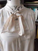 Elegancka bluzka z kokardą