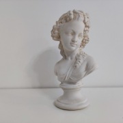 Rzeźba popiersie młodej damy gipsowa- ciężka
