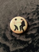 pin pinezka broszka pulp fiction