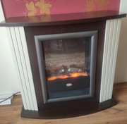 Kominek elektryczny stojący z funkcją grzewczą