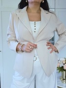 Beżowa marynarka żakiet taliowany z gumką w talii Styled in Italy