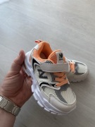 Modne buty sportowe dla dziewczynki, rozmiar 25, lekkie na lato