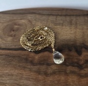 Złoty naszyjnik z prazolitem