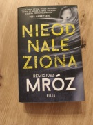 Książka "Nieodnaleziona" - Remigiusz Mróz,stan BDB