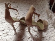 Guess 39, nowe szpilki