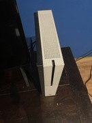 Xbox one S + 2 pady + gry CD