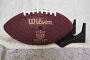 Piłka do futbolu amerykańskiego Wilson NFL Ignition Junior + stojak