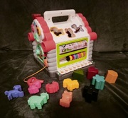 interaktywna zabawka edukacyjny domek z sorterem kształtów i zwierzątek