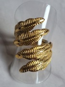 Złoty pierścionek regulowany liście stal chirurgiczna 18 mm