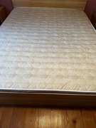 Łóżko sypialniane 