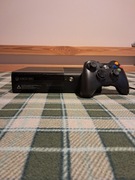 Xbox 360 E + pad przewodowy + gry + okablowanie