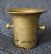 Stary mosiężny moździerz