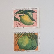 Wyjątkowe znaczki Wietnam – owoce tropikalne, 1967 (mango i kokos)
