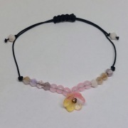 Bransoletka ręcznie robiona różowa z kwiatkiem