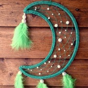 Łapacz snów Księżyc butelkowa zieleń ze złotą nitk