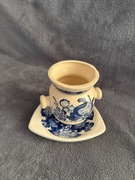 Ozdobny dzbanuszek z podstawką