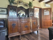 Duży, przedwojenny, dębowy kredens. 