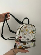 Stylowy plecak w kwiatowy wzór
