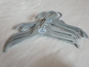 Wieszaki Mothercare do dziecięcych ubrań 7szt