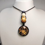 Naszyjnik handmade z motywem kwiatowym 